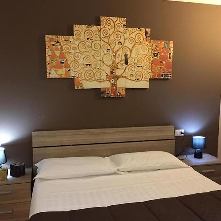 Hotel Ded 1 Parma Exteriér fotografie